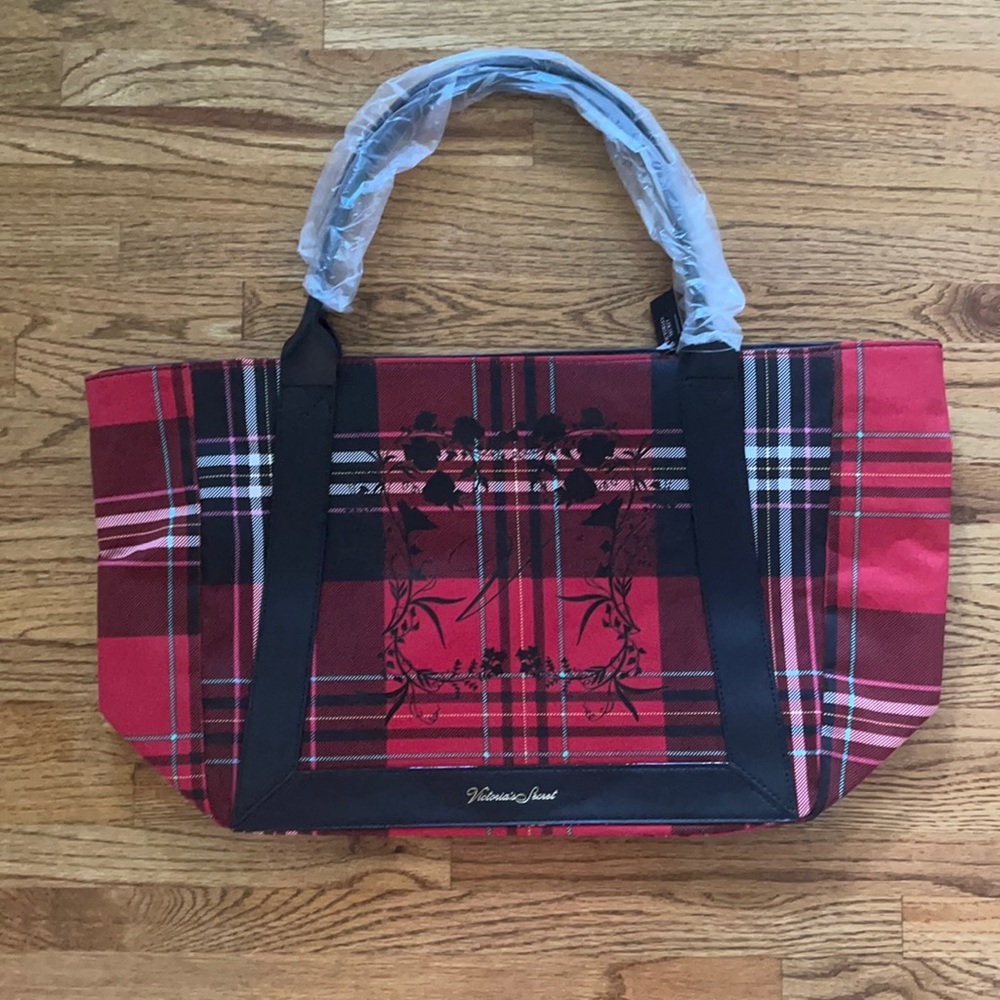 NWT VICTORIA’ SECRET red/black tote bag for Christmas!
